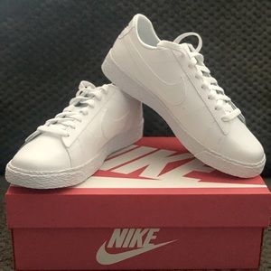 Big Kid: Nike Blazers low